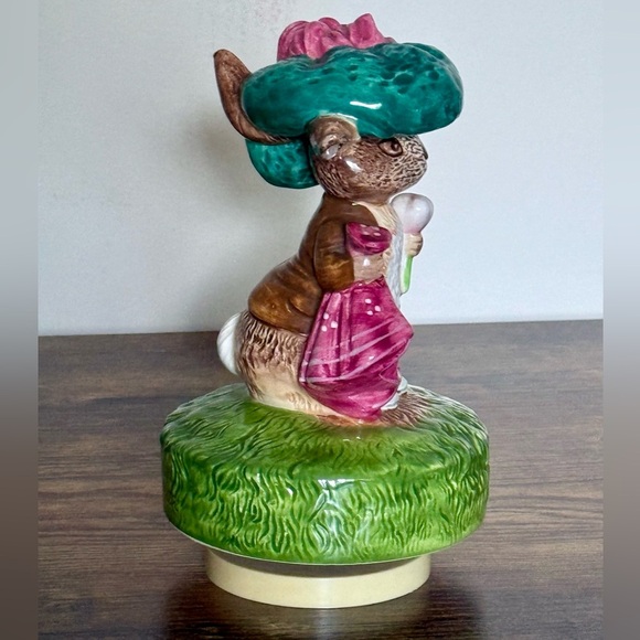 Benjamin Bunny Music Box Vintage Schmid Rotating Peter Rabbit Figurine - Picture 6 of 12